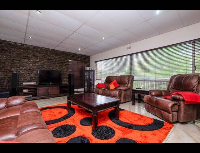 3 BEDROOM HOUSE FOR SALE IN QUELLERINA